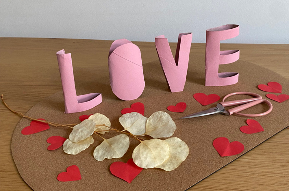 Simple DIY-Valentinstag-Deko aus Klopapierrollen