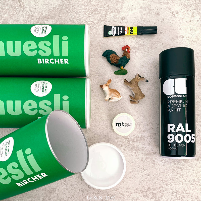 mymuesli Verpackungen, Schleich Tiere, Uhu-Kleber und eine Cosmos Lac RAL 9005 Farbsprühdose