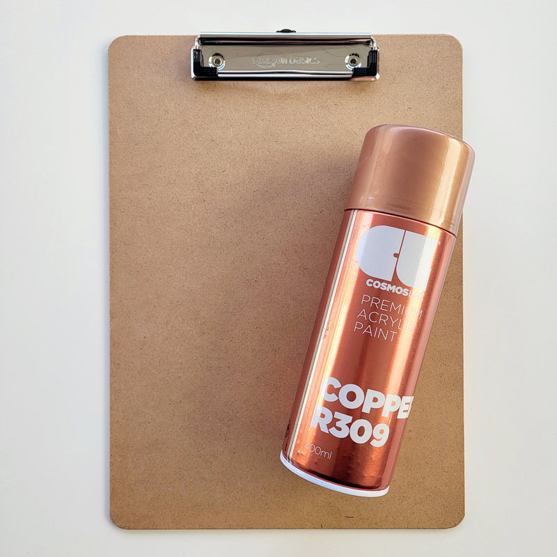 Cosmos Lac Farbsprühdose Copper R309 auf einem Klemmbrett