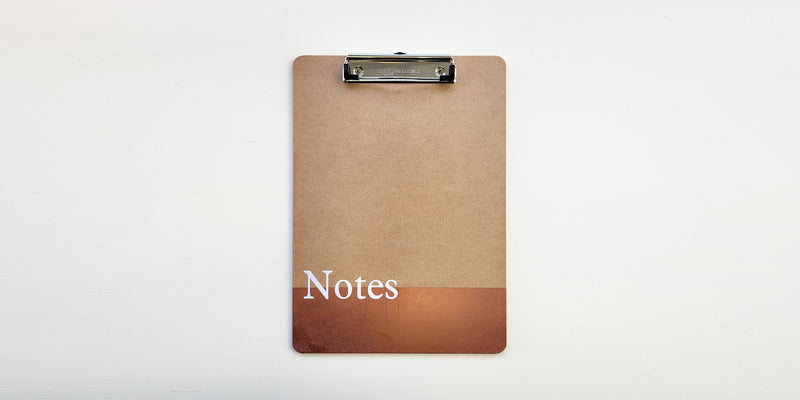 Klemmbrett mit der Aufschrift Notes