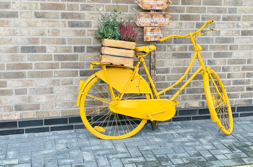 Gartendeko aus einem alten Fahrrad