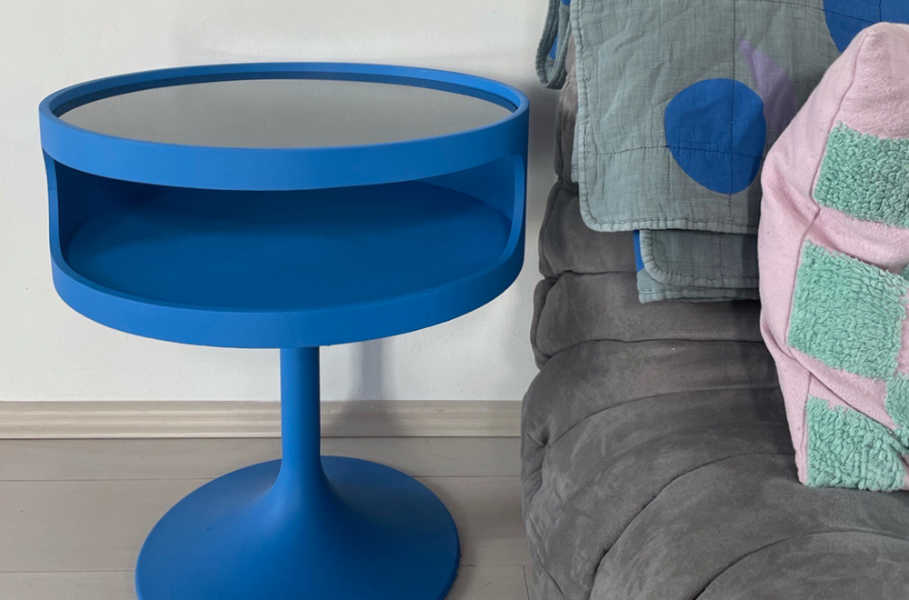 Ein Knallblauer Beistelltisch für den Sommer - Upcycling leicht gemacht!