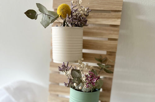 DIY Vase mit Holzwand aus alten Blechdosen