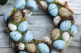 DIY Osterkranz mit Eiern
