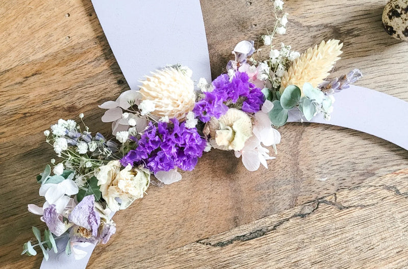 Hasen-Holz-Krankz mit Blumen